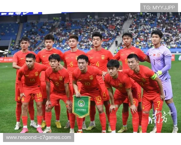 中国足球队备战亚洲杯全力冲刺，年轻球员成新赛季焦点