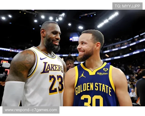 勇士队力克湖人迎来季后赛首胜 库里与詹姆斯对决成焦点