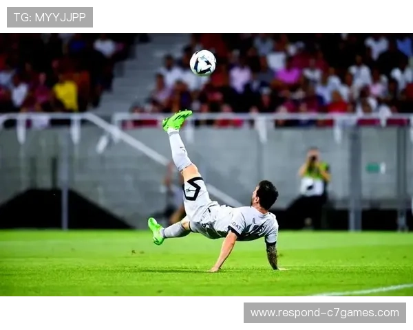 梅西领衔大巴黎全力备战新赛季 巴黎球迷期待球队再创辉煌