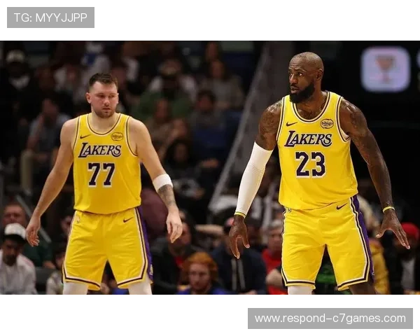 湖人詹姆斯状态回暖助队连胜，季后赛前景引发热议