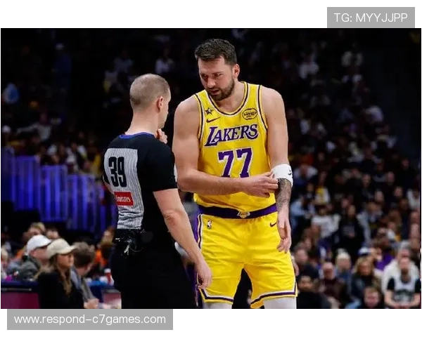 NBA判罚尺度收紧引发球星集体抱怨身体对抗边界模糊再成联盟热议焦点